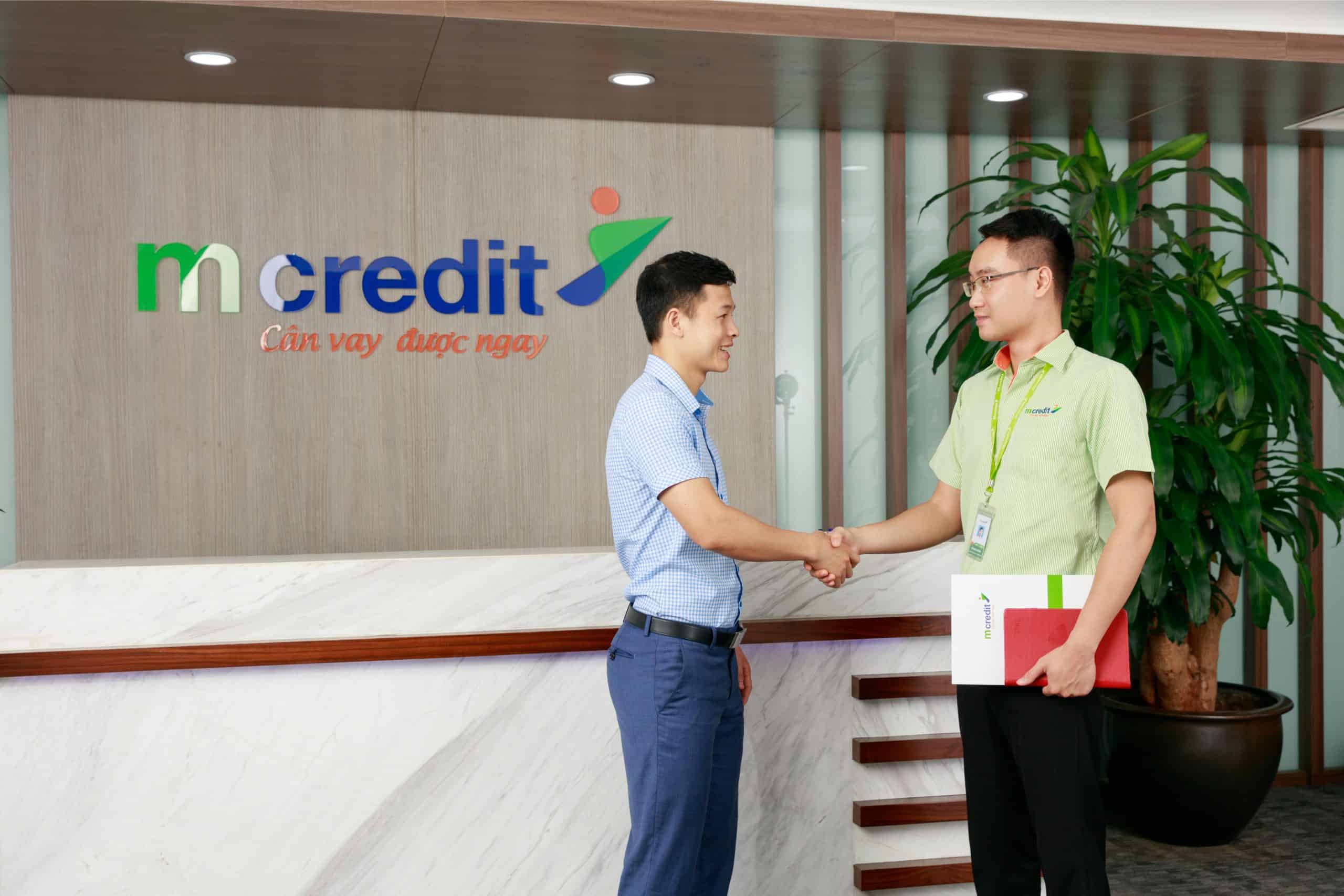 Vay tiền Mcredit bằng bảo hiểm nhân thọ 