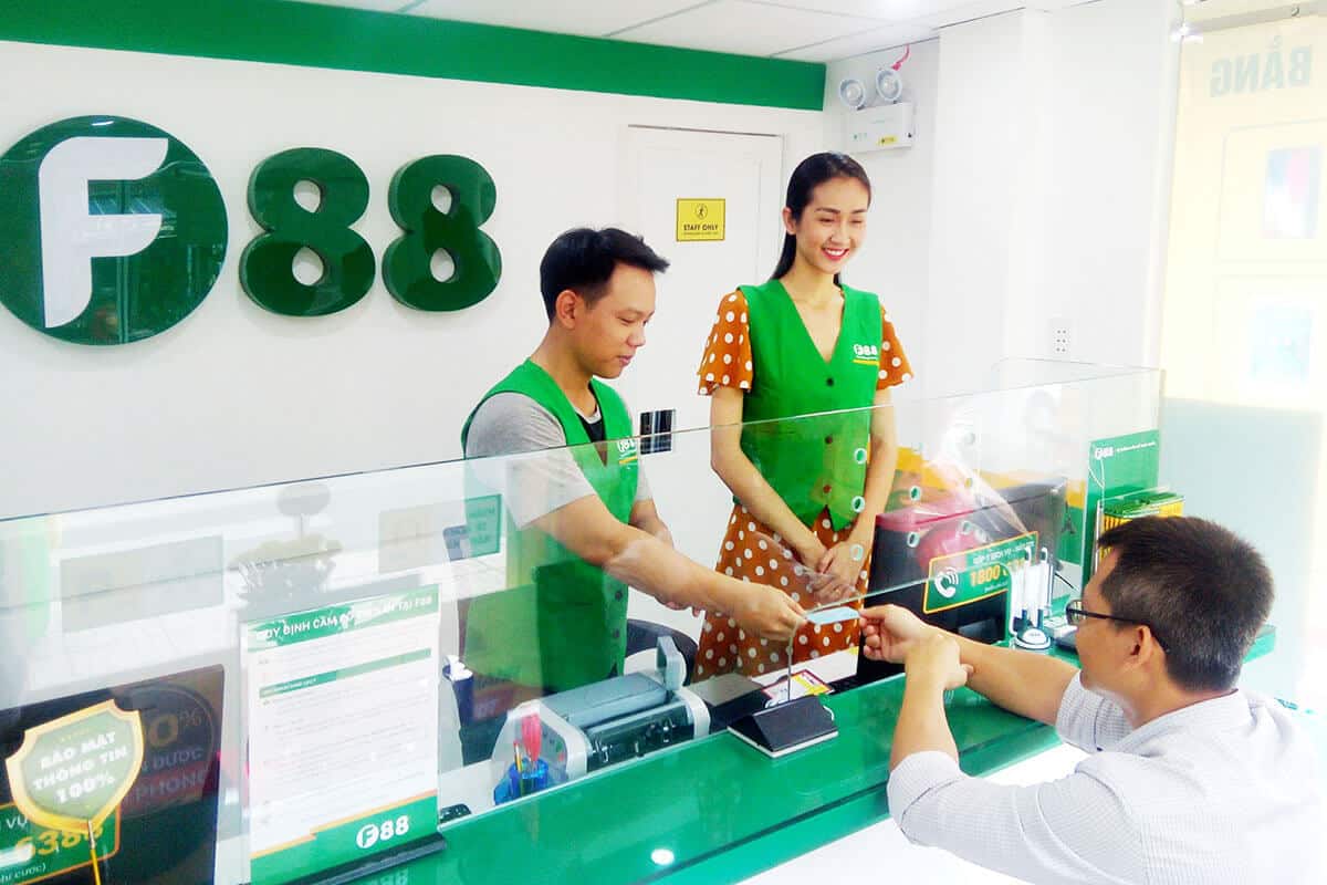 Nhân viên giải đáp thắc mắc: "Vay tiền F88 lãi suất bao nhiêu"